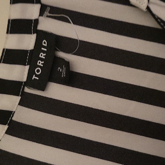 Torrid top size 2 - Picture 5 of 7